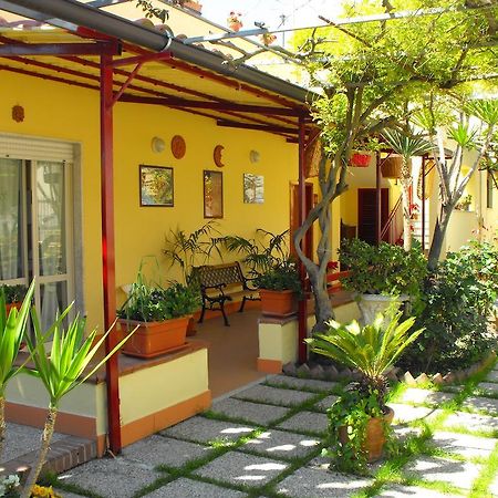 Domus Felix Bed & Breakfast Ercolano Exterior photo