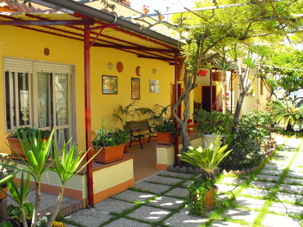 Domus Felix Bed & Breakfast Ercolano Exterior photo